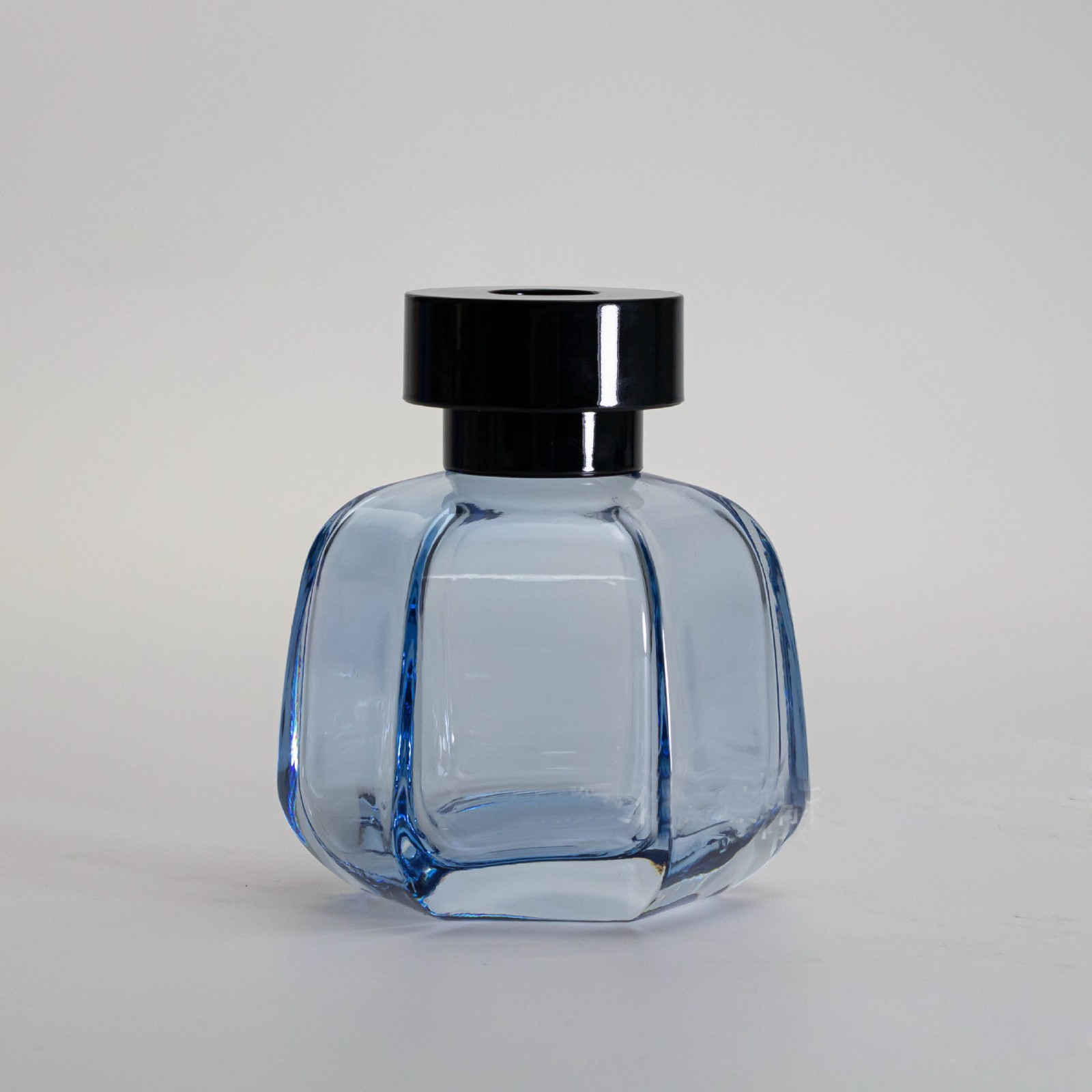 Wholesale Hexagon Empty Aromatherapy Bottle Home Decoration Reed Diffuser Fragrance Glass Bottle 120ml 100ml 50ml