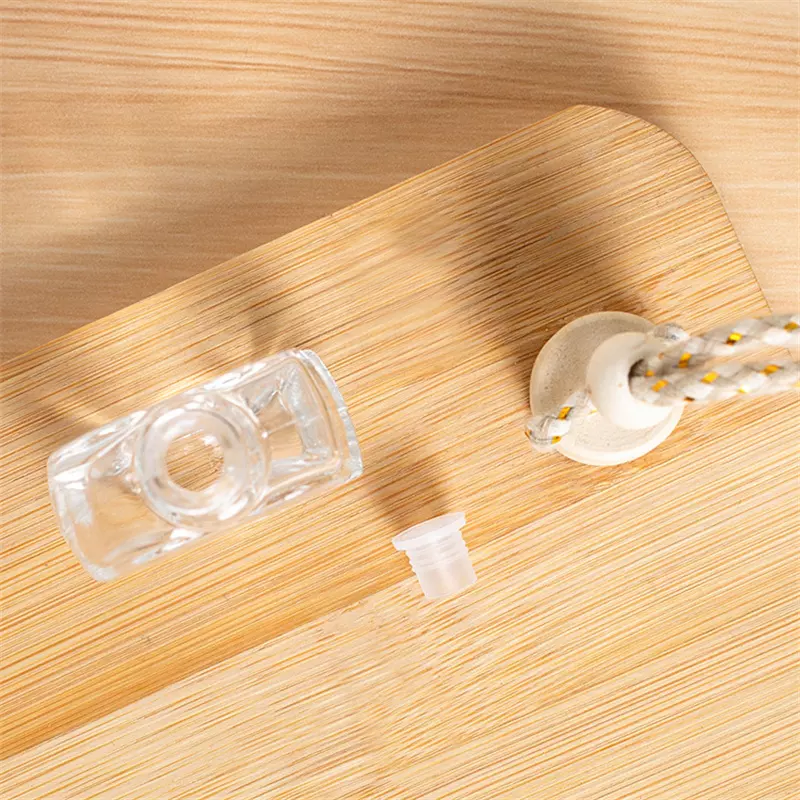 Free Sample Apple Bottle Car Pendant 10Ml Transparent Glass Perfume Empty Bottle Car Perfume Bottle with Wooden Cap