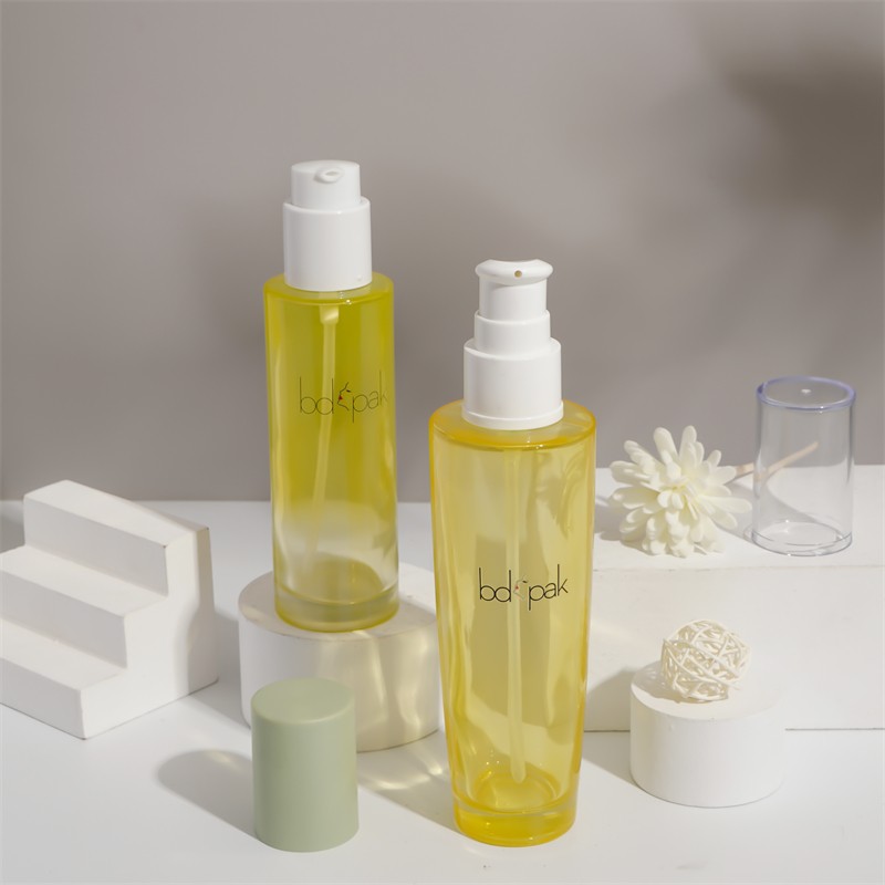Custom 100ml Luxury Round Empty Cosmetics Packaging Containers Foundation Glass Lotion Bottle with Dip Tube