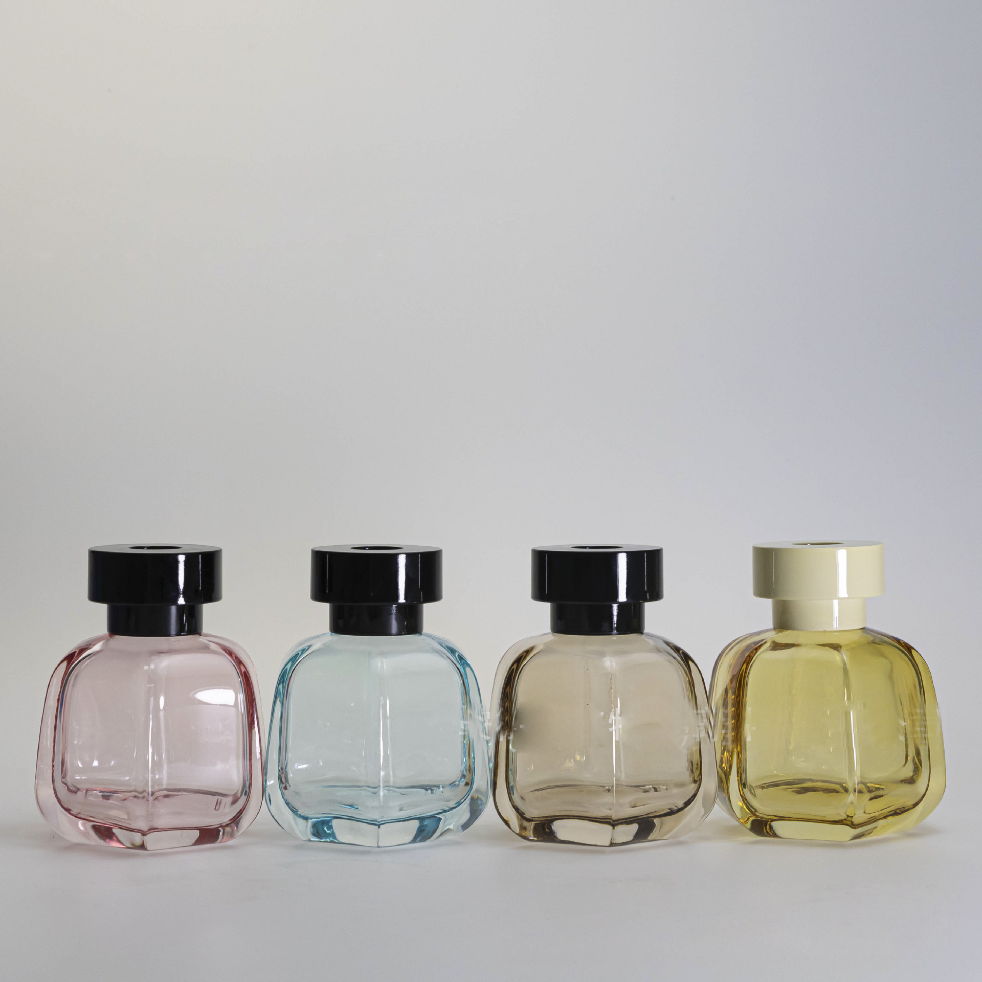 Wholesale Hexagon Empty Aromatherapy Bottle Home Decoration Reed Diffuser Fragrance Glass Bottle 120ml